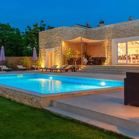 Timy Villa With Pool Apartment *